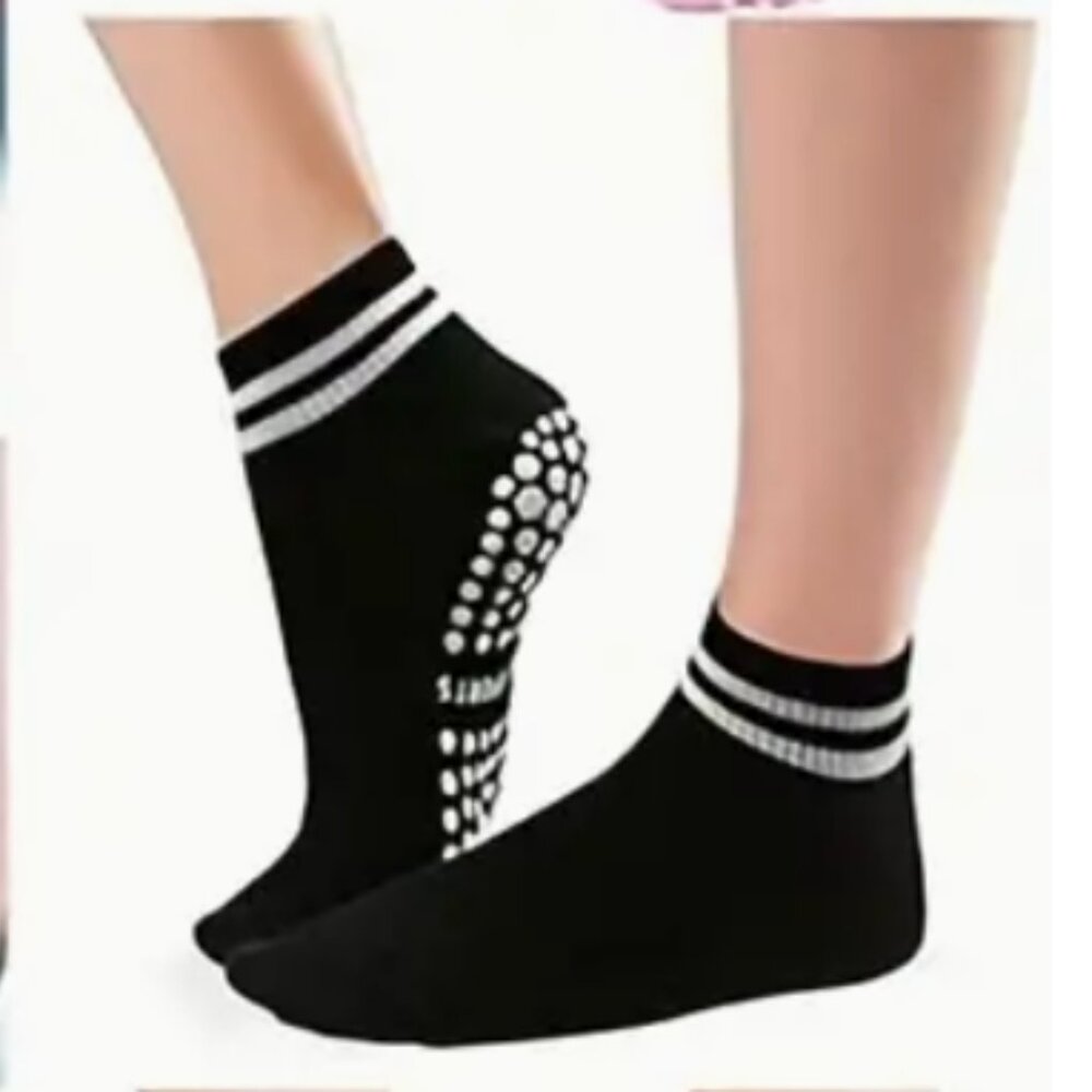 Callie Lives Yoga Grip Ankle Socks for Pilates, Ballet, or Loungewear Medium - Picture 4 of 7